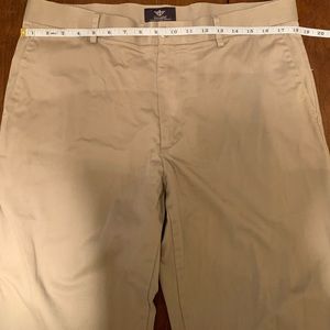 Mens’ Light Tan Dockers Signature Khakis Straight Fit (Size: 36x34)